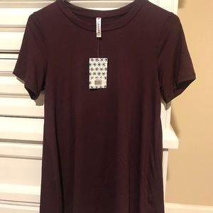 Piphany Torrance Tee NWT! - Maroon - Size Small